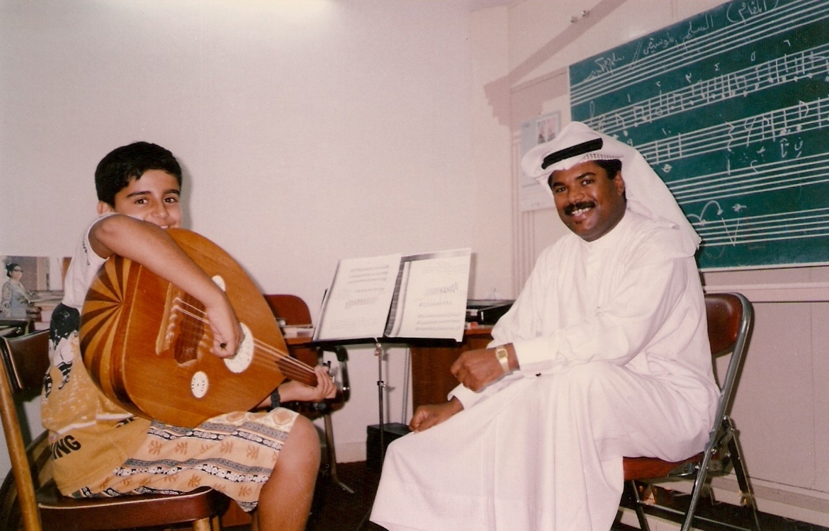 مع الأستاذ عدنان عبدالرحمن الخاتم بالمعهد الكلاسيكي للموسيقى -يونيو 1997م